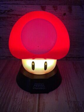 Nintendo's Super Mushroom Night Light (battery powered) Paladone Icons #002